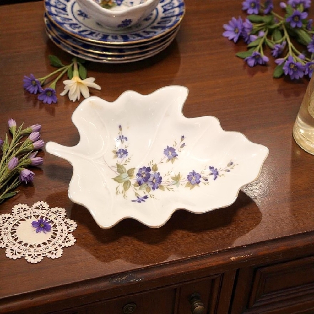 *Hand Painted Vintage Lefton China Purple Flower Leaf Candy/Nut Dish